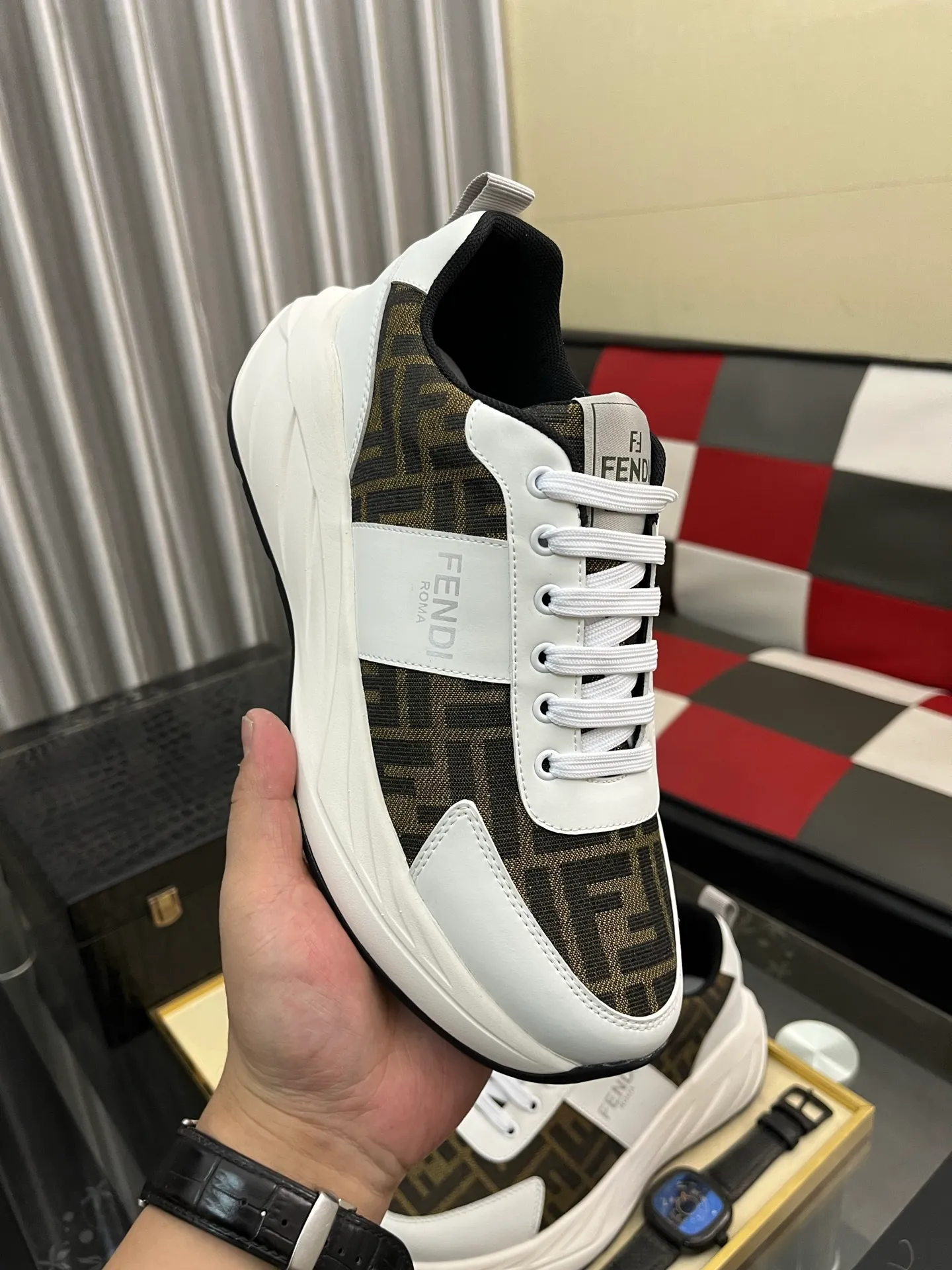 Ex-factory price: 438⌚️⌚️[Fendi] Fendi’s latest casual shoes for men! Available at counters simultaneously! A one-to-one replica of the original. Made entirely of imported top-grain calfskin, the interior is made of top-grain water-dyed cowhide, and the original factory-supplied rubber outsole. Leading new fashion concepts. Matching code: 38-442️⃣Colors available